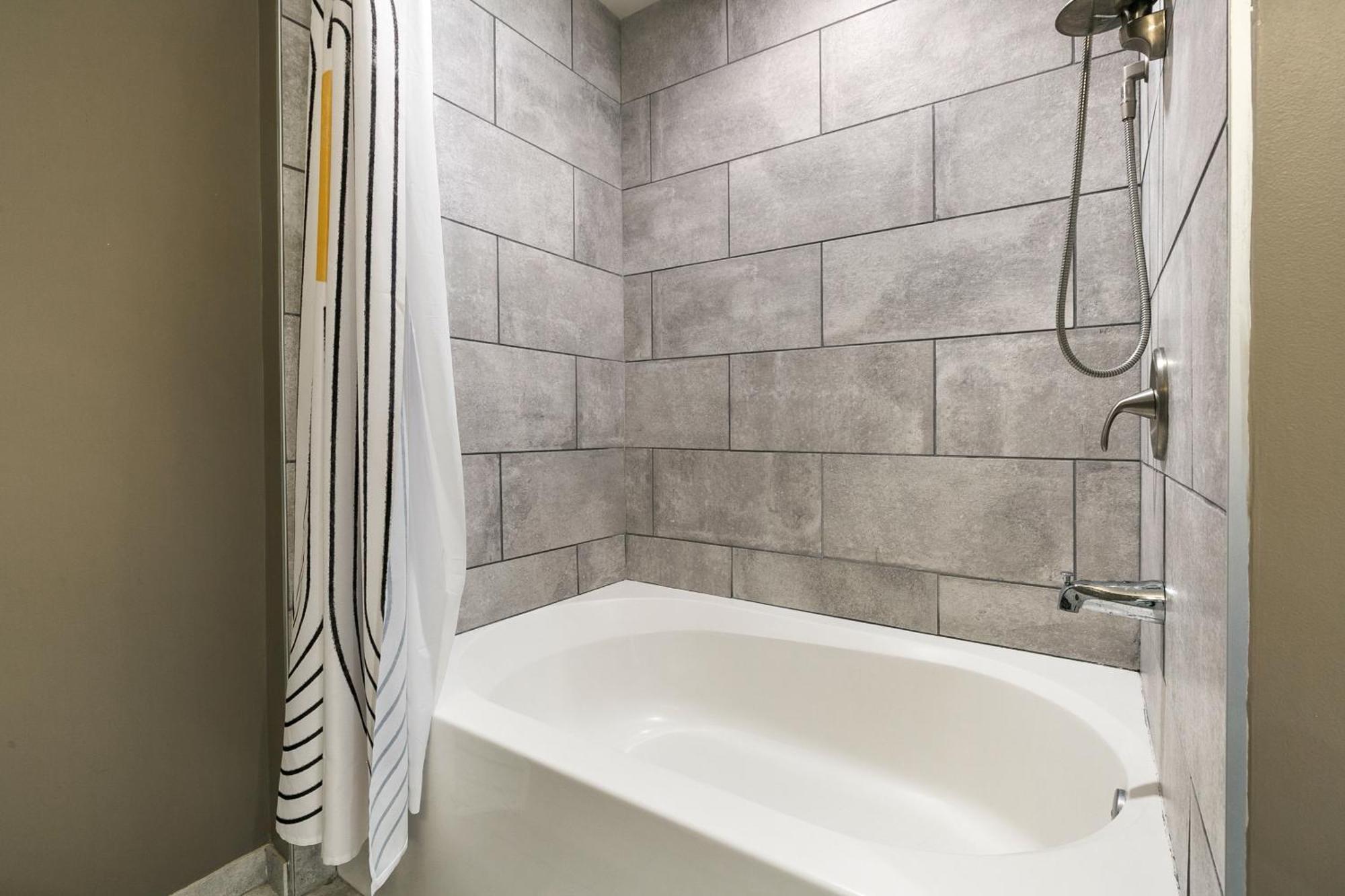 Luxury 2-Bedroom Condo Steps Away From The French Quarter Nueva Orleans Exterior foto